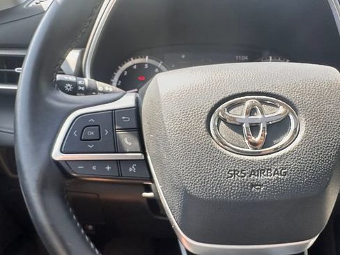 Used 2023 Toyota Highlander XLE FWD image 20