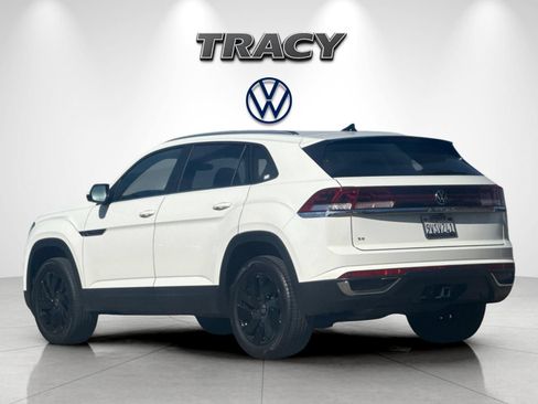 Used 2025 Volkswagen Atlas Cross Sport SE FWD image 6