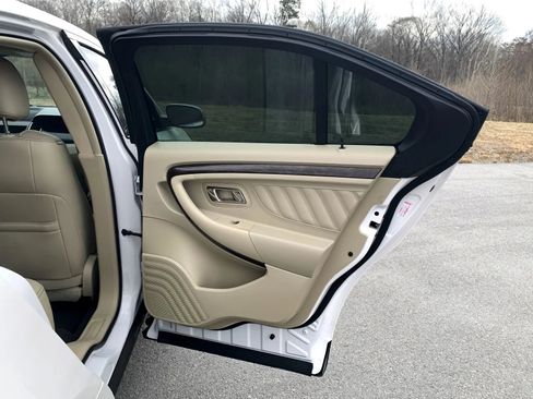 Used 2018 Ford Taurus Limited w/ Driver Assist Package image 31