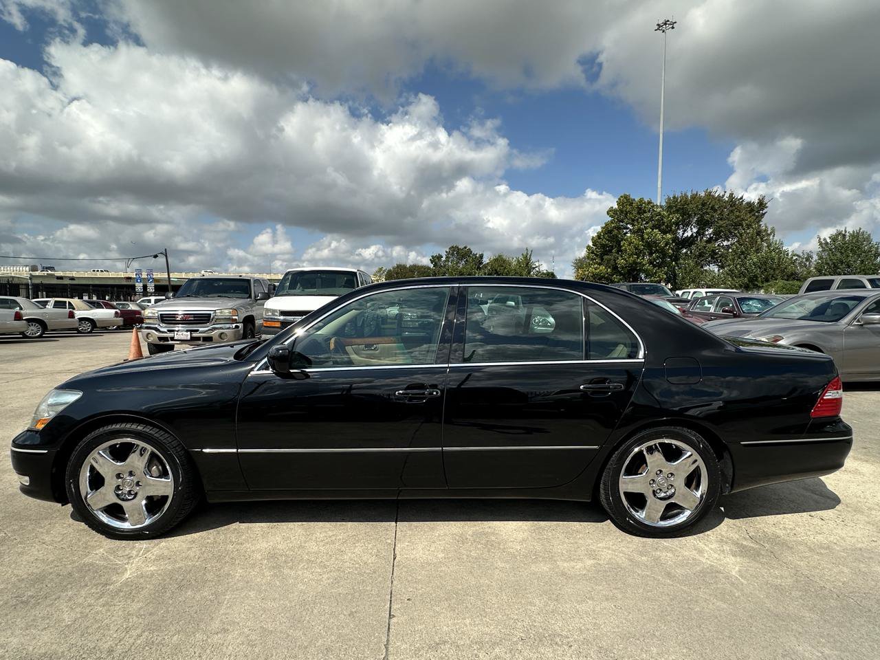 Used 2005 Lexus LS 430 RWD image 2