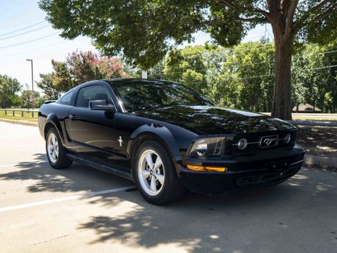 Used 2008 Ford Mustang Coupe RWD image 2
