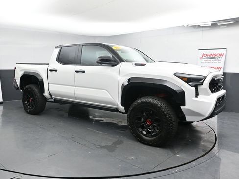 Used 2025 Toyota Tacoma TRD Pro image 2