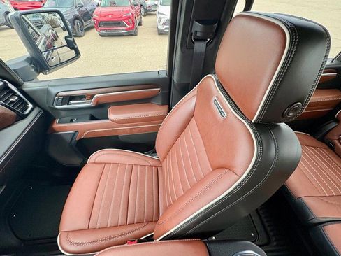 Used 2025 GMC Sierra 2500 Denali Ultimate w/ Max Trailering Package image 18