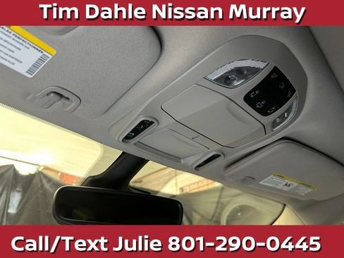 Used 2023 Chrysler Pacifica Limited FWD image 32
