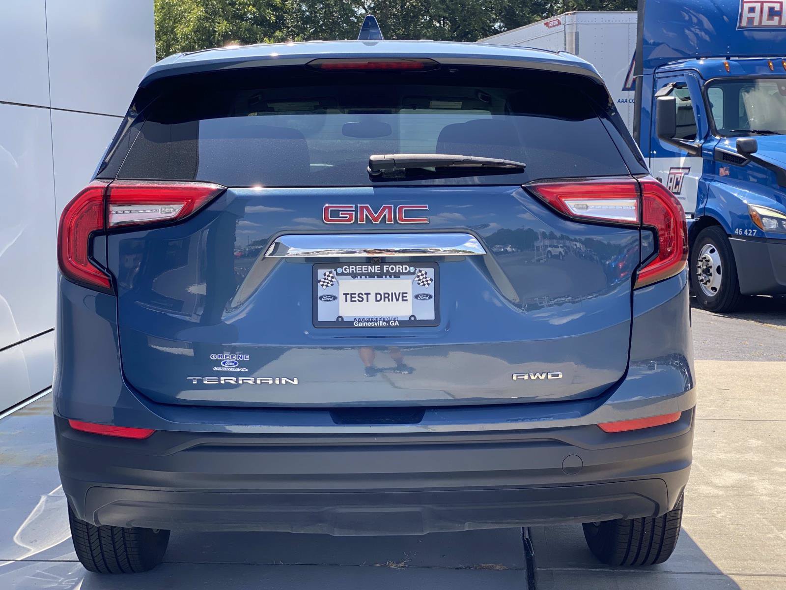 Used 2024 GMC Terrain SLE AWD/4WD image 5