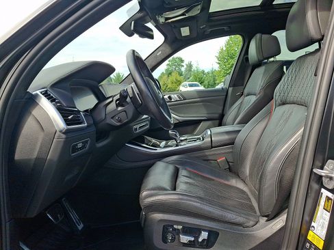 Used 2022 BMW X5 xDrive40i w/ M Sport Package AWD/4WD image 13