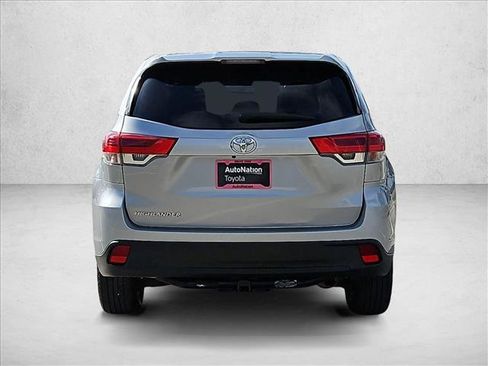Used 2018 Toyota Highlander LE FWD image 7