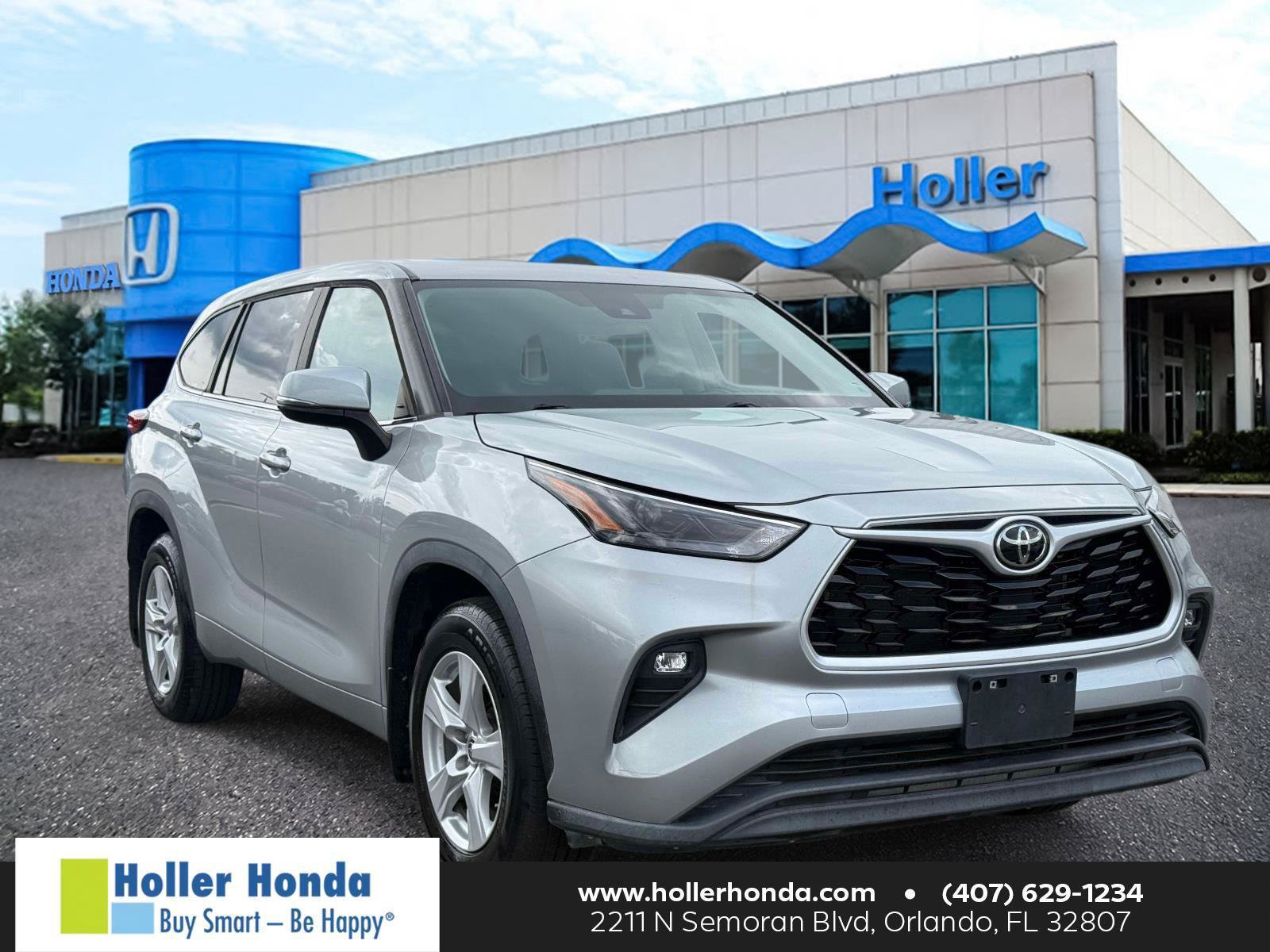 Used 2023 Toyota Highlander LE AWD/4WD image 1