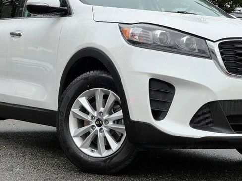 Used 2019 Kia Sorento LX image 2