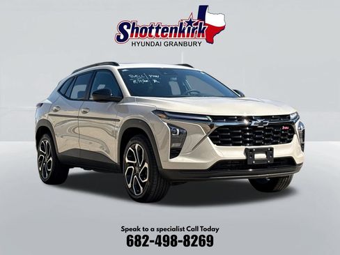 Used 2026 Chevrolet Trax RS w/ Sunroof Package FWD image 3