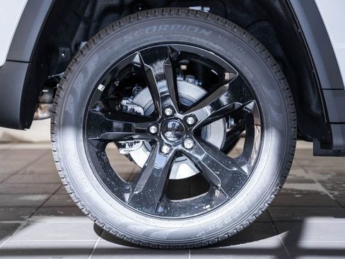 New 2025 Jeep Grand Cherokee Limited w/ Luxury Tech Group II image 19