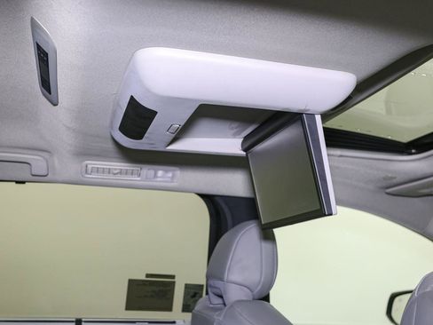 New 2026 Toyota Sienna XLE image 17