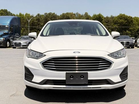 Used 2019 Ford Fusion SE FWD image 2