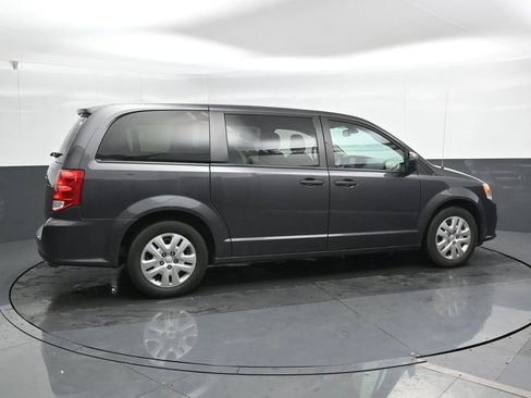 Used 2020 Dodge Grand Caravan SE w/ UConnect Hands-Free Group image 3