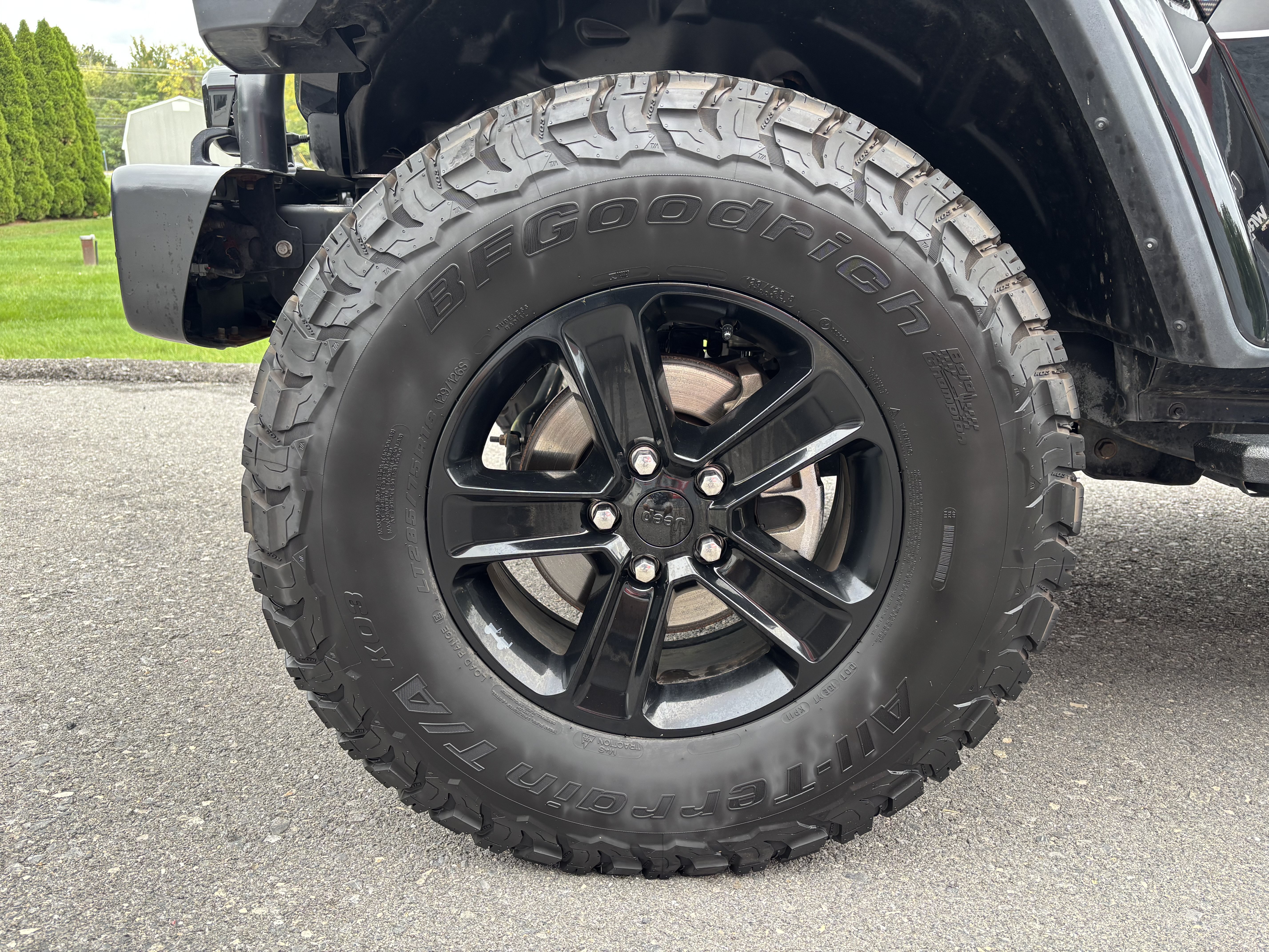 Used 2018 Jeep Wrangler Unlimited Sahara AWD/4WD image 11