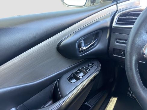 Used 2018 Nissan Murano SV w/ Premium Package FWD image 12