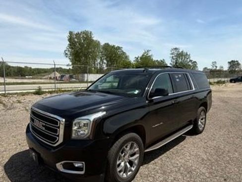 Used 2019 GMC Yukon XL SLT w/ Open Road Package AWD/4WD image 2