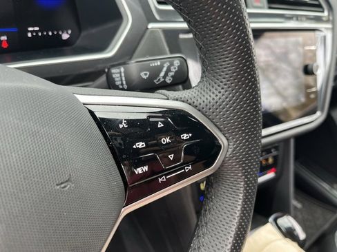 Certified 2024 Volkswagen Tiguan SE R-Line image 22