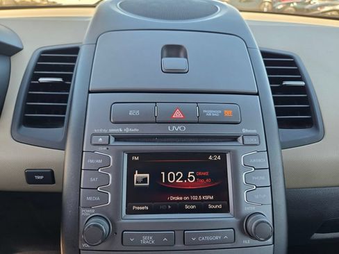 Used 2013 Kia Soul ! FWD image 19