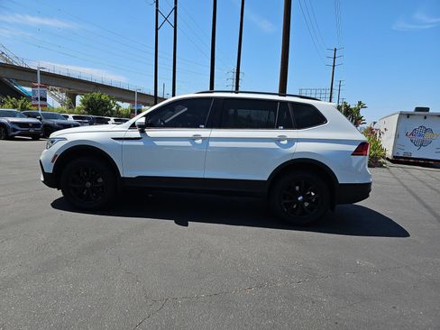 Used 2023 Volkswagen Tiguan SE w/ Panoramic Sunroof Package AWD/4WD image 8