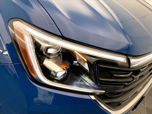 Used 2025 Volkswagen Atlas SEL Premium R-Line image 29