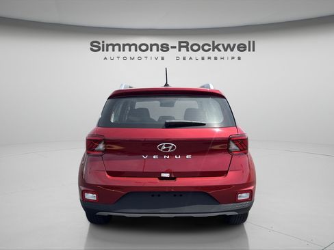 Used 2025 Hyundai Venue SEL FWD image 3