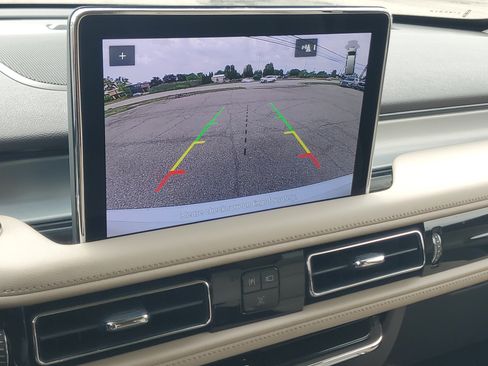 Certified 2024 Lincoln Aviator AWD w/ Premium Package image 17