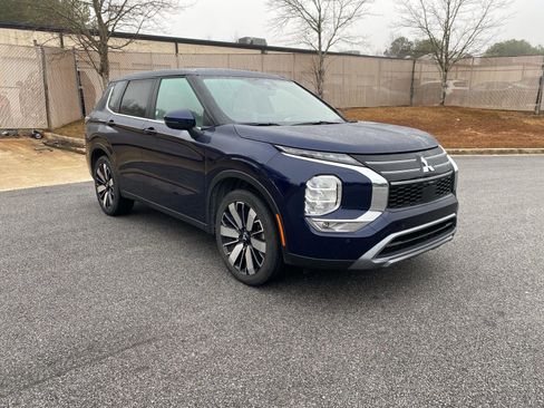 Used 2025 Mitsubishi Outlander SE image 8