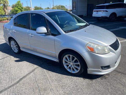 Used 2011 Suzuki SX4 Sport SE FWD image 3