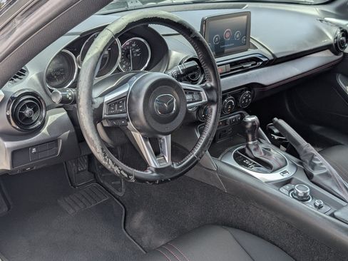 Used 2019 MAZDA MX-5 Miata Club RWD image 5