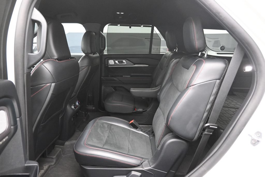 Used 2025 Ford Explorer ST RWD image 25