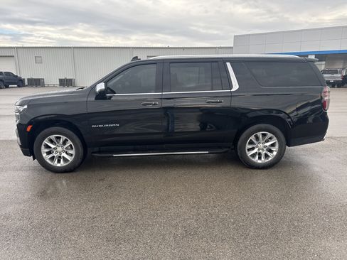 Used 2023 Chevrolet Suburban Premier image 2