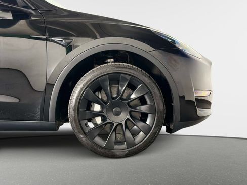 Used 2024 Tesla Model Y Long Range RWD image 4