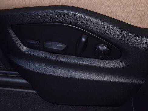 Used 2025 Porsche Cayenne Base image 35