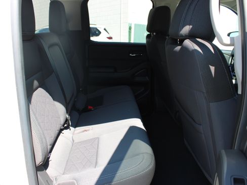 Certified 2025 Nissan Frontier SV AWD/4WD image 11