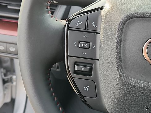 Certified 2025 Toyota Prius Plug-In Hybrid image 22