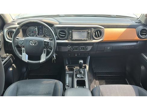Used 2018 Toyota Tacoma SR5 RWD image 21