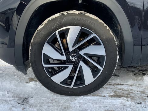 Used 2024 Volkswagen Atlas SE image 31