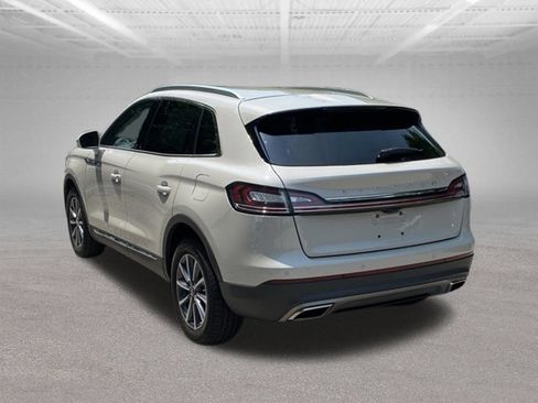 Used 2022 Lincoln Nautilus AWD image 3