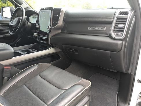 Used 2023 RAM 1500 Laramie AWD/4WD image 4