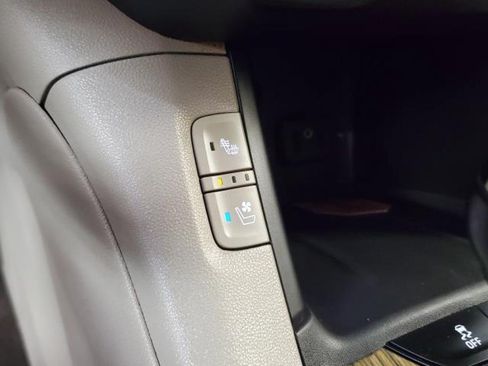 Used 2019 GMC Acadia Denali FWD image 31