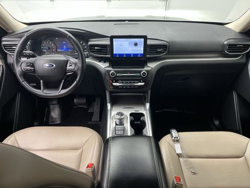 Certified 2020 Ford Explorer XLT w/ Equipment Group 202A image 4