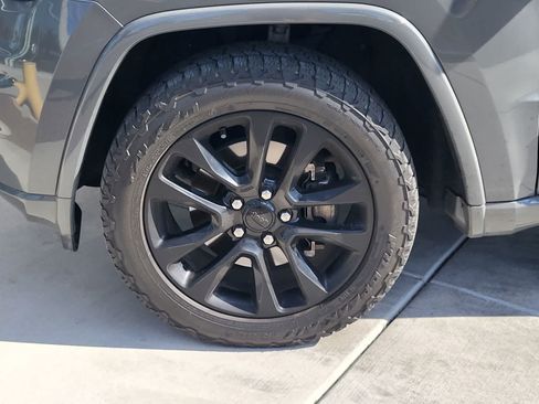Used 2021 Jeep Grand Cherokee Laredo X AWD/4WD image 8