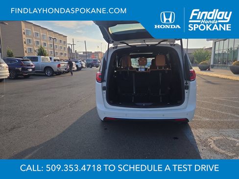 Used 2022 Chrysler Pacifica Pinnacle FWD image 10