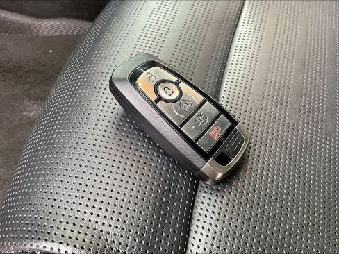 Used 2022 Ford Mustang Shelby GT500 w/ Technology Package image 35