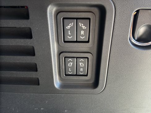 Used 2025 Chevrolet Traverse RS w/ LPO, Floor Liner Package AWD/4WD image 22