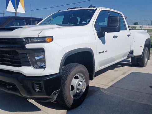 Used 2025 Chevrolet Silverado 3500 W/T AWD/4WD image 3