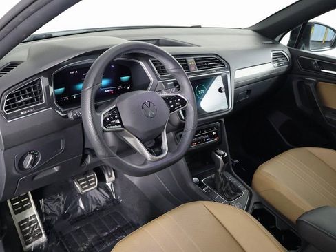 Used 2022 Volkswagen Tiguan SE R-Line image 7