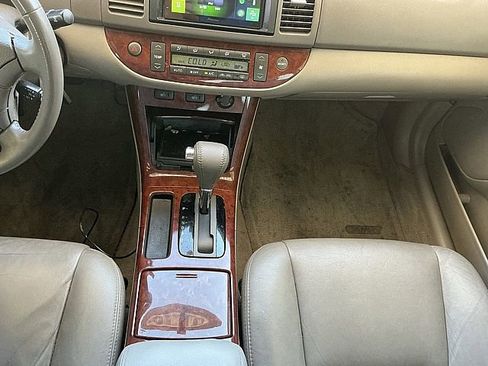 Used 2005 Toyota Camry XLE image 23