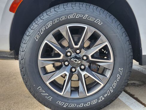 Used 2021 Chevrolet Suburban Z71 w/ Rear Media and Nav Package image 11